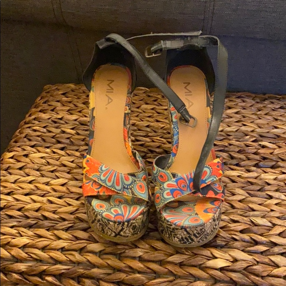 Mia Tropical Platforms
